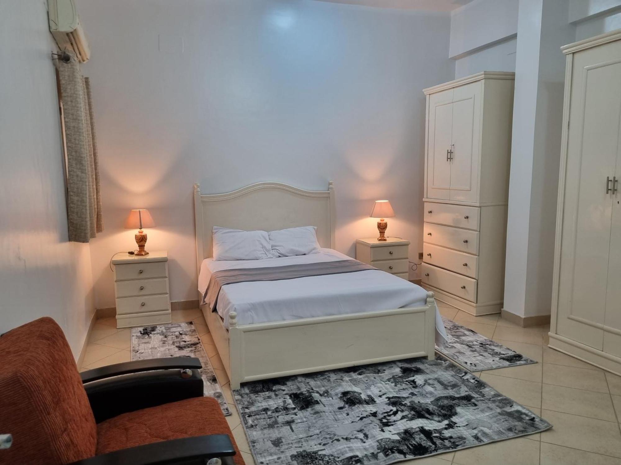 Abo Hisham Nile Flat Apartment Luxor Ruang foto